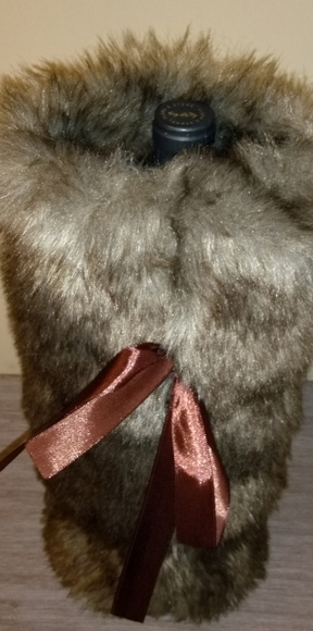 NWOT Wine Faux Fur & Insulated Bottle Cover - Picture 11 of 12